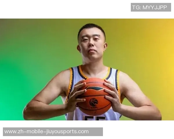 韩德君：从篮球新星到中国男篮核心力量的成长之路与未来展望