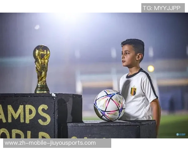 小学生孤勇者足球明星的成长之路与梦想追逐的精彩故事
